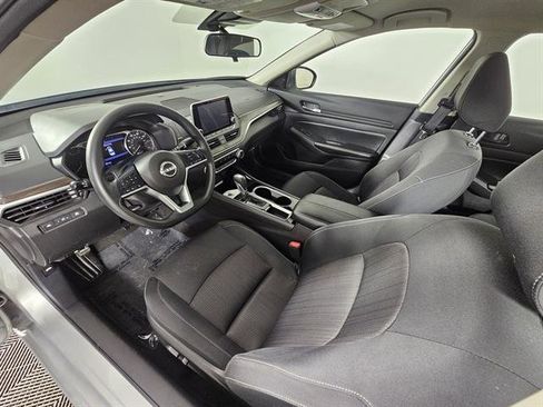Used 2024 Nissan Altima 2.5 SV image 25