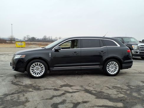 Used 2012 Lincoln MKT AWD image 5