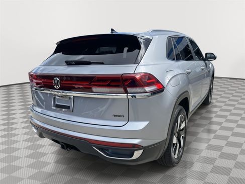 Used 2024 Volkswagen Atlas Cross Sport SE image 5