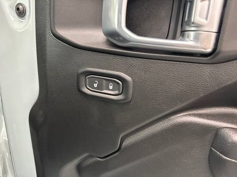 Used 2024 Jeep Wrangler Unlimited AWD/4WD image 38