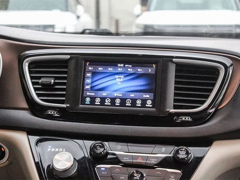 Used 2021 Chrysler Voyager Lxi image 19