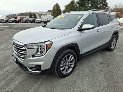 Used 2022 GMC Terrain SLT image 3