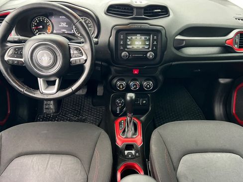 Used 2017 Jeep Renegade Trailhawk image 4