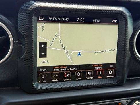 Used 2020 Jeep Gladiator Overland AWD/4WD image 23