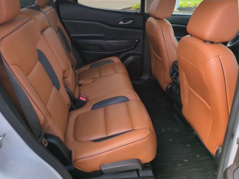 Used 2017 GMC Acadia SLT image 21