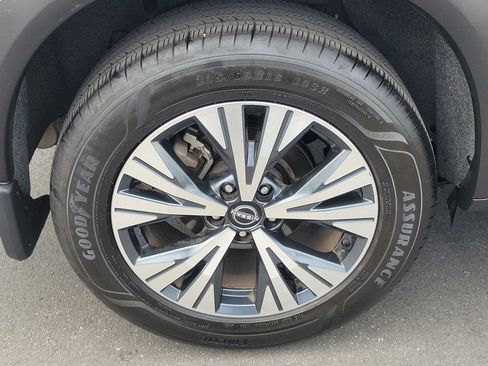 Used 2023 Nissan Rogue SV FWD image 8