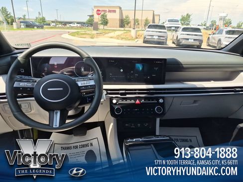 Used 2025 Hyundai Tucson Limited AWD/4WD image 12