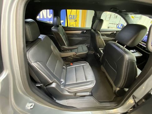 Used 2025 Buick Enclave Preferred FWD image 28