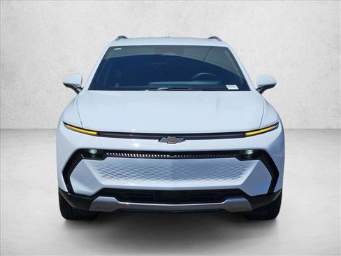 Certified 2025 Chevrolet Equinox EV LT FWD image 3