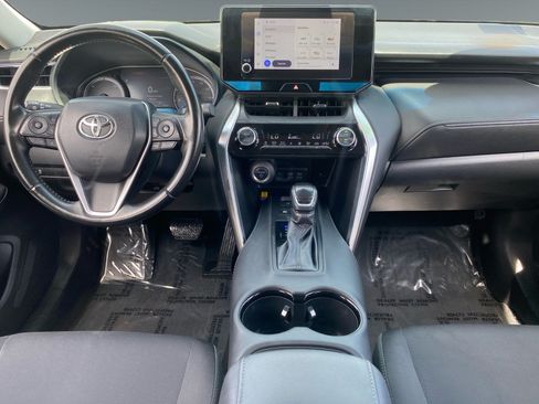 Used 2024 Toyota Venza LE AWD/4WD image 11