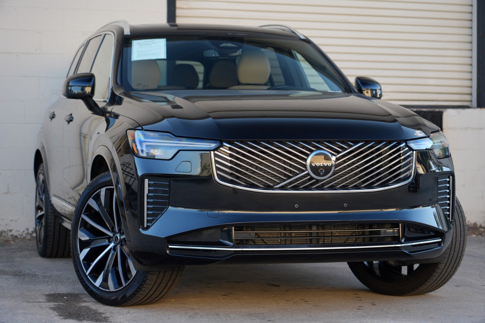 Used 2025 Volvo XC90 B6 Ultra AWD/4WD image 4
