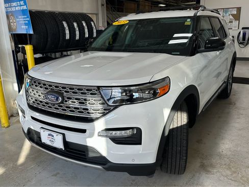 Certified 2023 Ford Explorer Limited w/ Limited Technology Package image 6