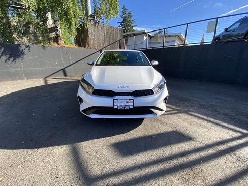 Used 2024 Kia Forte LXS w/ LXS Technology Package FWD image 9