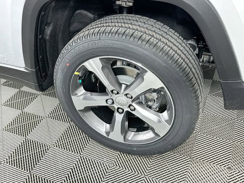 New 2025 Jeep Grand Cherokee Limited image 40