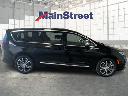 New 2026 Chrysler Pacifica Pinnacle image 6