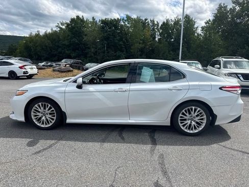 Used 2019 Toyota Camry XLE w/ Navigation Package FWD image 8