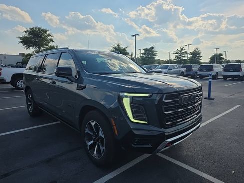 Used 2026 GMC Yukon XL AT4 Ultimate AWD/4WD image 4