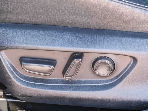 Used 2025 Toyota Camry SE FWD image 23