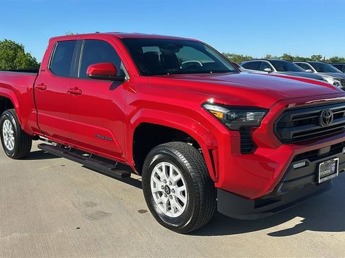 Used 2025 Toyota Tacoma SR5 AWD/4WD image 15