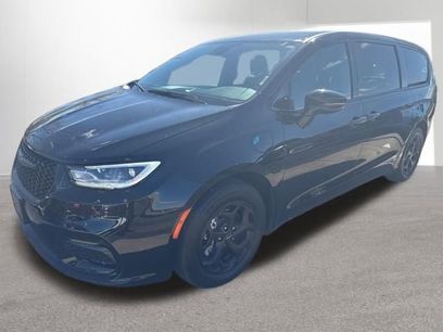 Used 2022 Chrysler Pacifica Touring-L w/ S Appearance Package