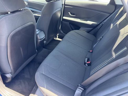 Used 2021 Hyundai Elantra SEL w/ Convenience Package FWD image 16