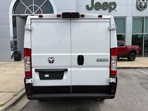 Used 2025 RAM ProMaster 2500 w/ Convenience Group FWD image 9