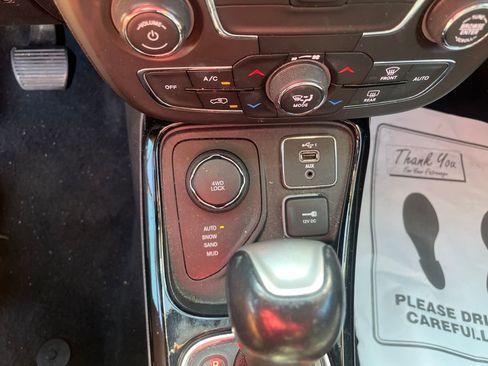 Used 2019 Jeep Compass Limited image 22