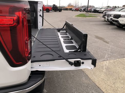 Used 2024 GMC Sierra 1500 SLT w/ SLT Premium Plus Package image 25