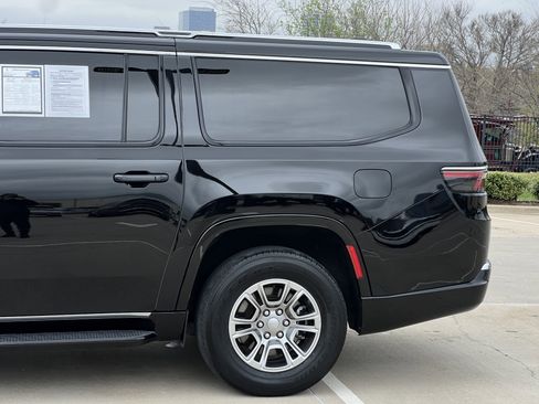 Used 2023 Jeep Wagoneer L 4WD w/ Rear Seat Video Group 1 image 6