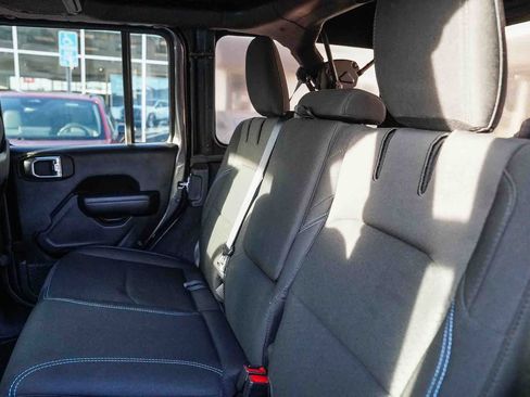 Used 2021 Jeep Wrangler Unlimited Rubicon 4xe AWD/4WD image 15