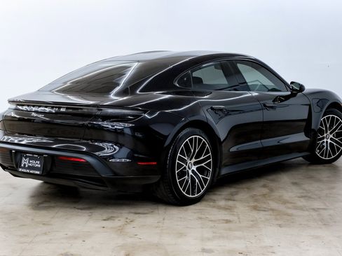 Used 2023 Porsche Taycan image 5