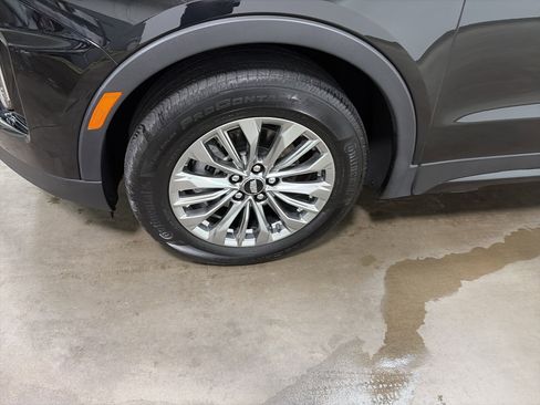 Used 2025 Cadillac XT4 Premium Luxury image 9