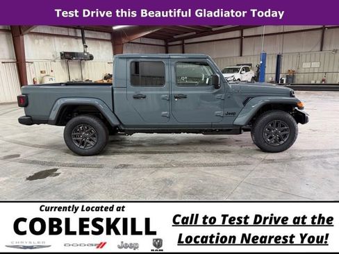 New 2026 Jeep Gladiator Sport AWD/4WD image 3