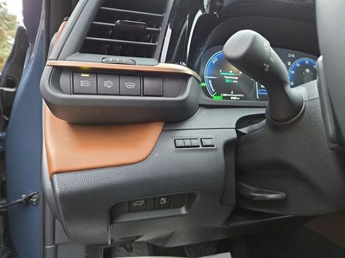 Used 2025 Toyota Crown Signia image 20