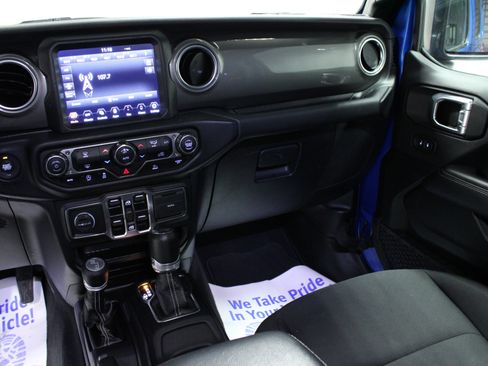 Used 2023 Jeep Wrangler Sahara image 19