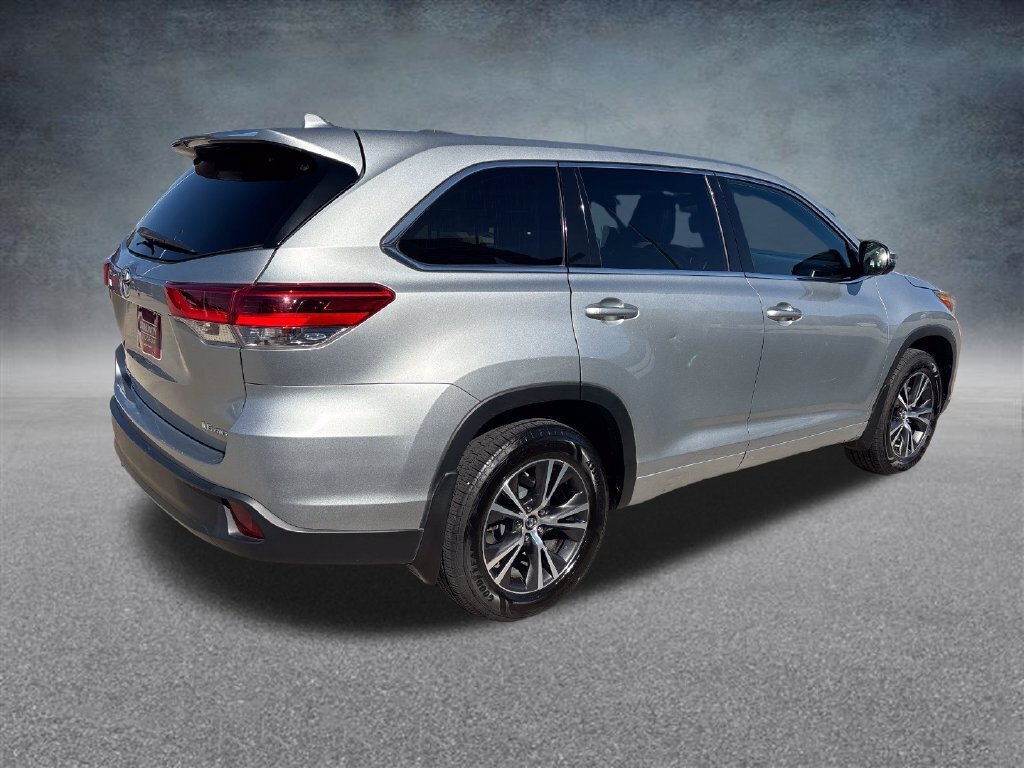 Used 2018 Toyota Highlander Plus AWD/4WD image 5