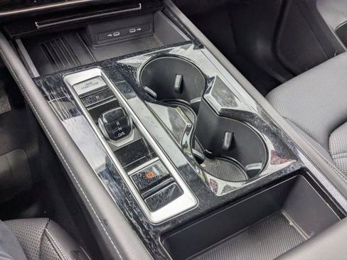 Used 2025 Volkswagen Atlas SE image 21