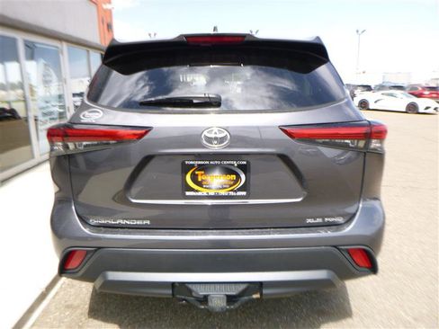 Used 2022 Toyota Highlander XLE AWD/4WD image 22