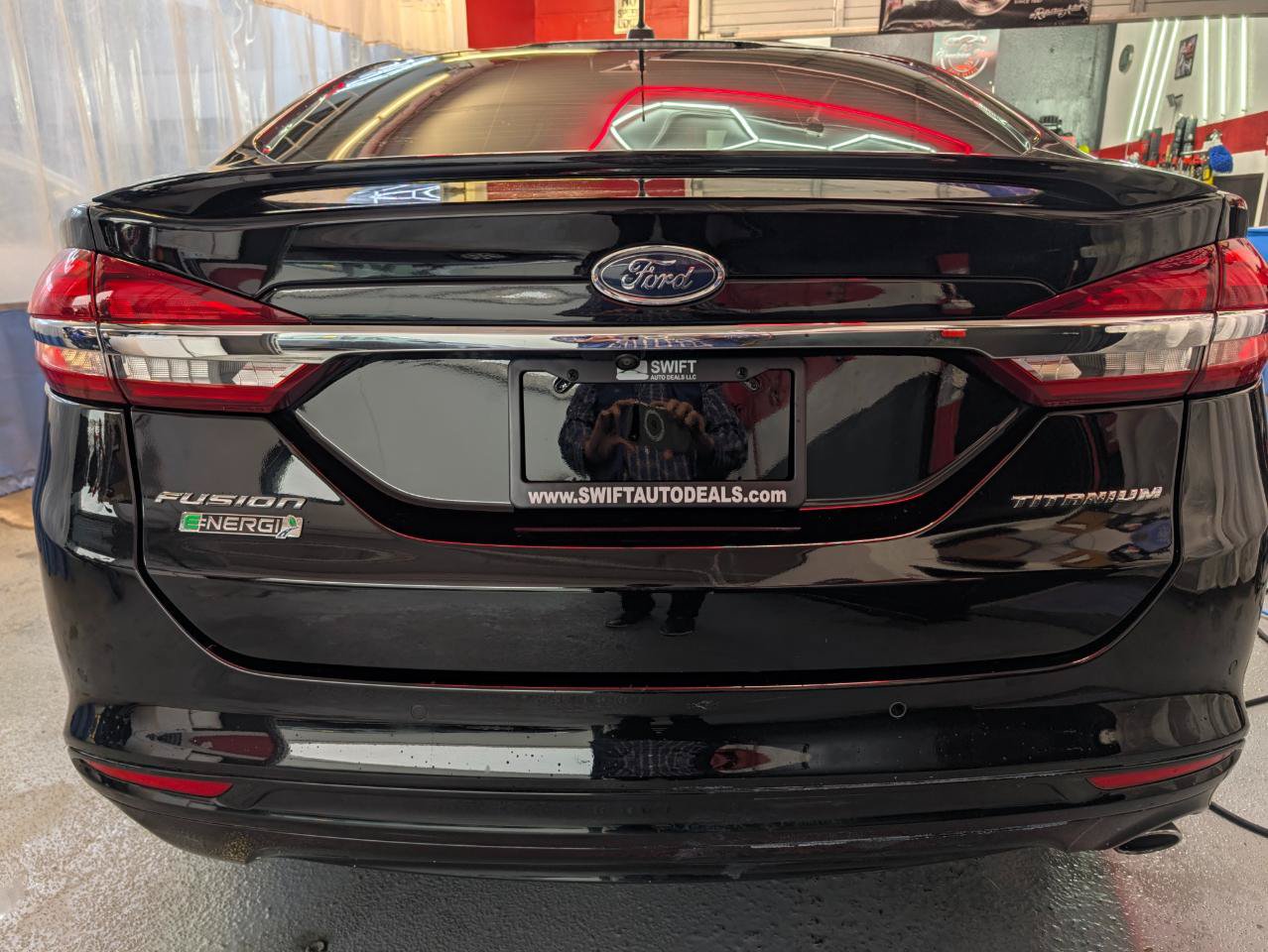 Used 2018 Ford Fusion Energi Titanium FWD image 5