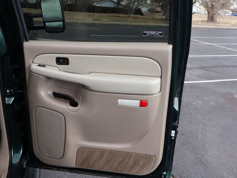 Used 2002 Chevrolet Suburban 2500 LT image 27