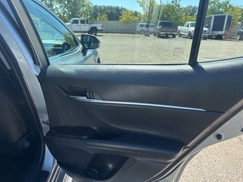 Used 2023 Toyota Camry SE image 7