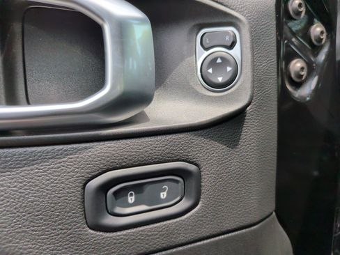 Used 2022 Jeep Wrangler Unlimited Rubicon w/ LED Lighting Group AWD/4WD image 31