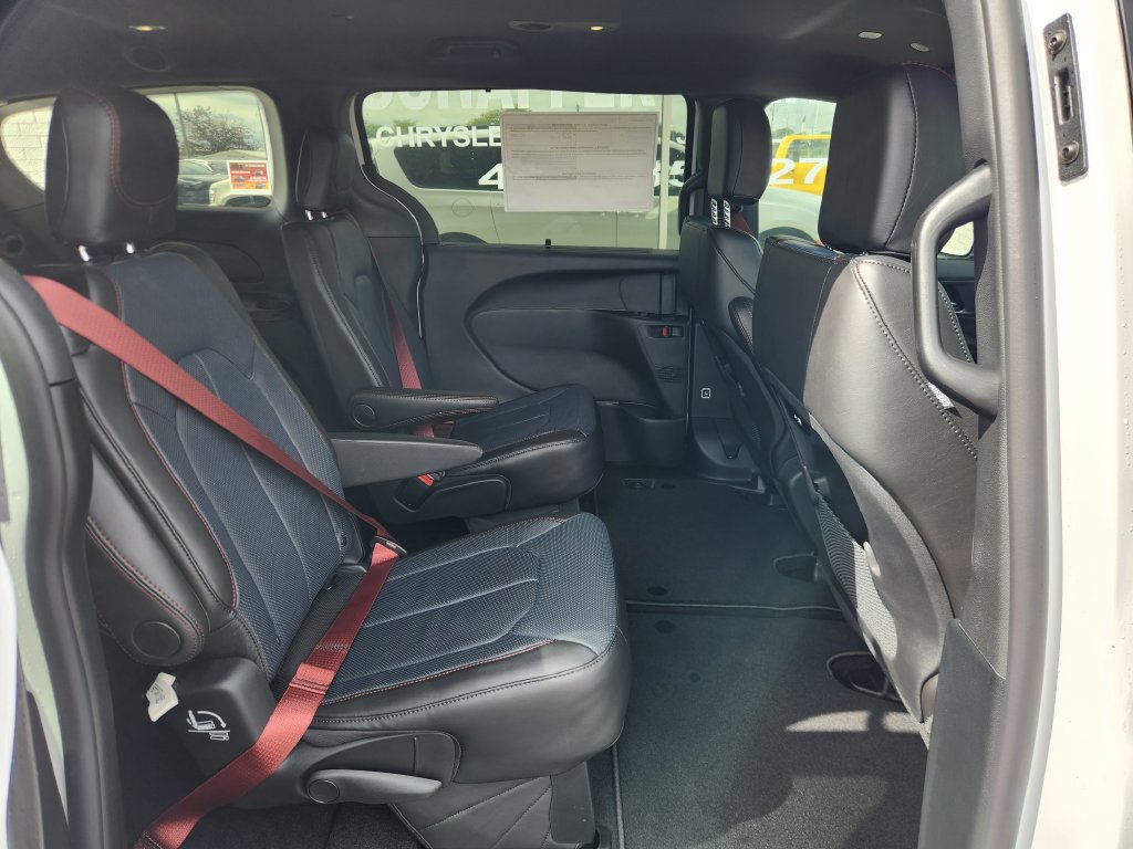 New 2027 Chrysler Pacifica Select FWD image 12
