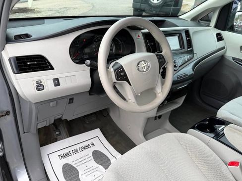 Used 2013 Toyota Sienna LE image 5