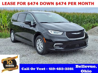 New 2026 Chrysler Pacifica Select