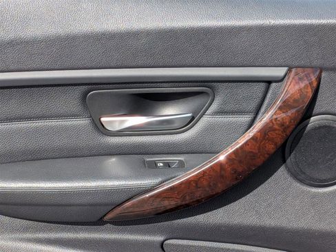 Used 2013 BMW 320i xDrive Sedan image 24