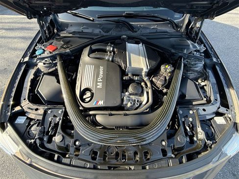 Used 2017 BMW M4 Convertible image 17