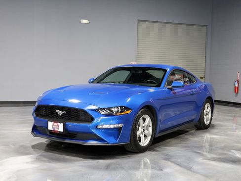 Used 2019 Ford Mustang Coupe RWD image 3