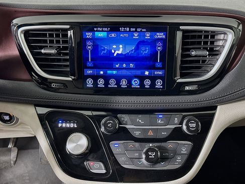 Used 2017 Chrysler Pacifica Limited w/ Advanced Safetytec Group image 24