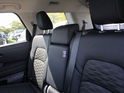 New 2025 Nissan Pathfinder SV image 17